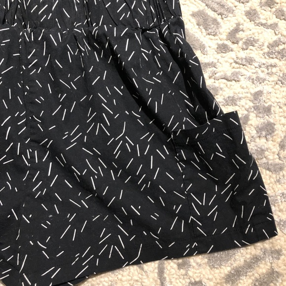 ZERGATIK | Mini Black/White Jumpsuit (Size M) - Picture 10 of 11